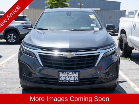 Used 2022 Chevrolet Equinox LS w/ LS Convenience Package AWD/4WD image 2
