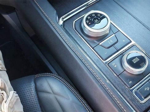 Certified 2022 Ford Expedition Platinum image 19