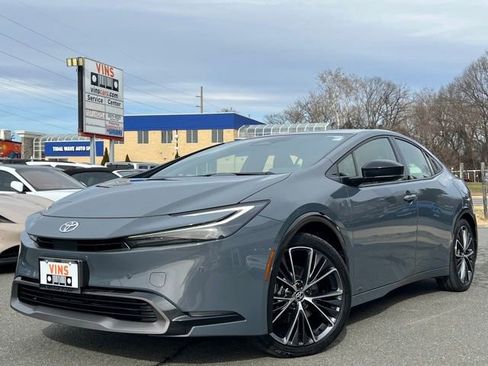 Used 2024 Toyota Prius XLE image 12