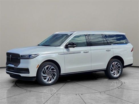 New 2025 Lincoln Navigator Reserve image 3