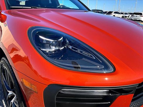 Used 2025 Porsche Macan image 12