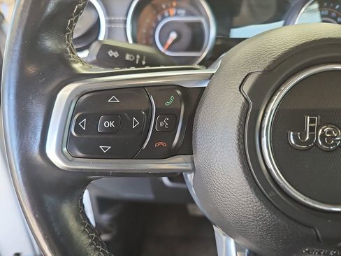 Used 2019 Jeep Wrangler Unlimited Sahara w/ Quick Order Package 24M Moab image 17