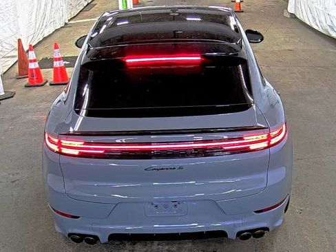 Used 2024 Porsche Cayenne S AWD/4WD image 2