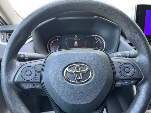 Used 2024 Toyota RAV4 XLE FWD image 17