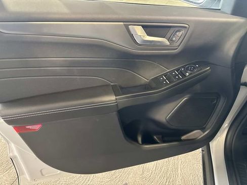 Used 2025 Ford Escape SE image 15