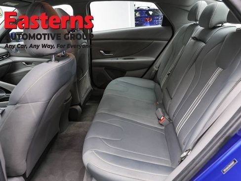Used 2022 Hyundai Elantra SEL w/ Convenience + Premium Package FWD image 21