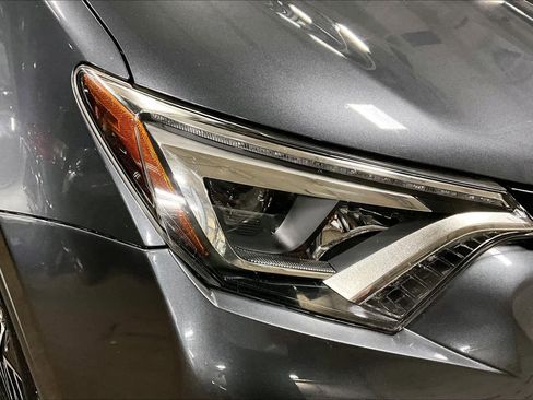 Certified 2017 Toyota RAV4 SE image 25