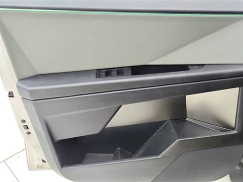 Used 2025 Tesla Cybertruck AWD Crew Cab image 32