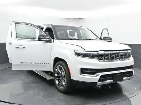 Used 2024 Jeep Grand Wagoneer L Series III image 57
