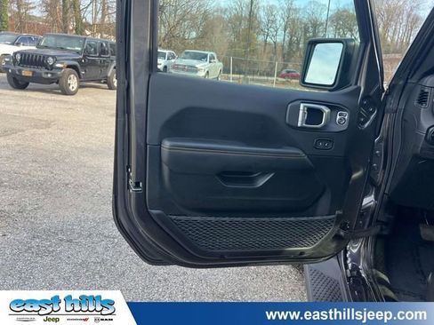 Used 2025 Jeep Wrangler Unlimited Sahara w/ Safety Group AWD/4WD image 20