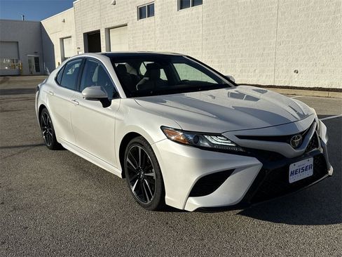 Used 2019 Toyota Camry XSE image 14