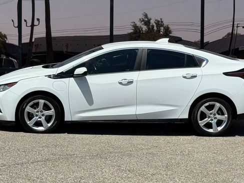 Used 2017 Chevrolet Volt LT w/ Comfort Package FWD image 4