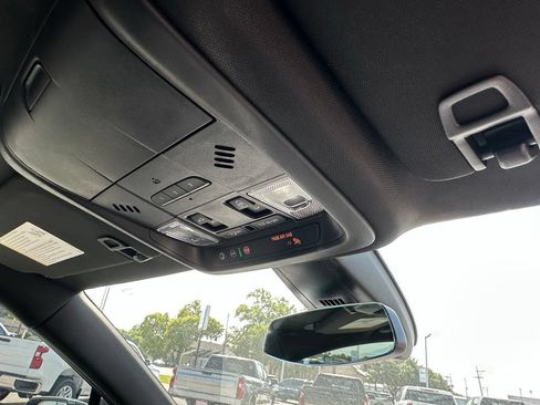 Used 2024 Cadillac XT6 Luxury FWD image 12