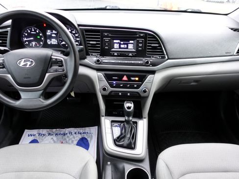 Used 2017 Hyundai Elantra SE image 15