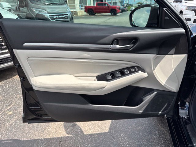 Used 2023 Nissan Altima 2.5 SL AWD/4WD image 8
