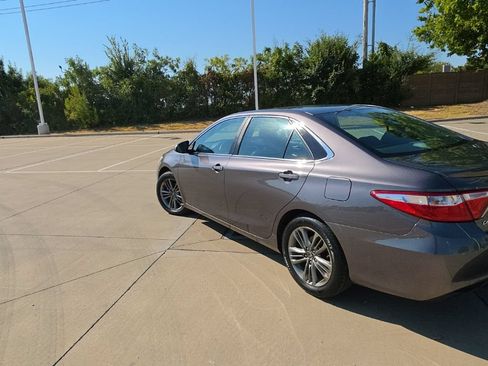 Used 2016 Toyota Camry SE FWD image 4