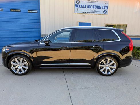 Used 2018 Volvo XC90 T6 Inscription w/ Luxury Package image 3