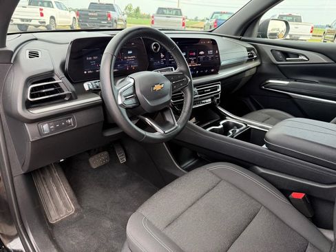 Used 2025 Chevrolet Traverse LT AWD/4WD image 14