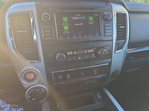 Used 2019 Nissan Titan SV w/ SV Convenience Package AWD/4WD image 12