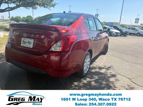 Used 2017 Nissan Versa SV FWD image 3