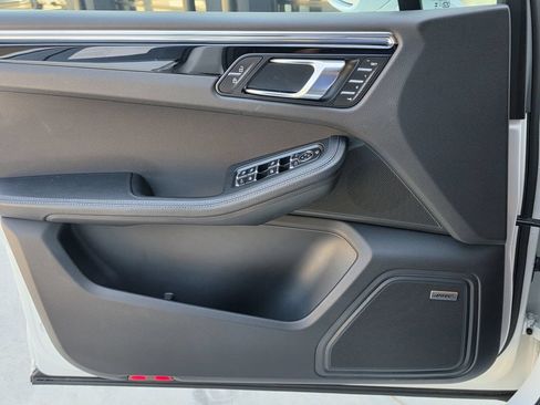 Certified 2025 Porsche Macan Turbo AWD/4WD image 18