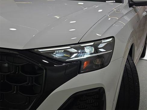 Certified 2025 Audi Q8 Prestige image 32
