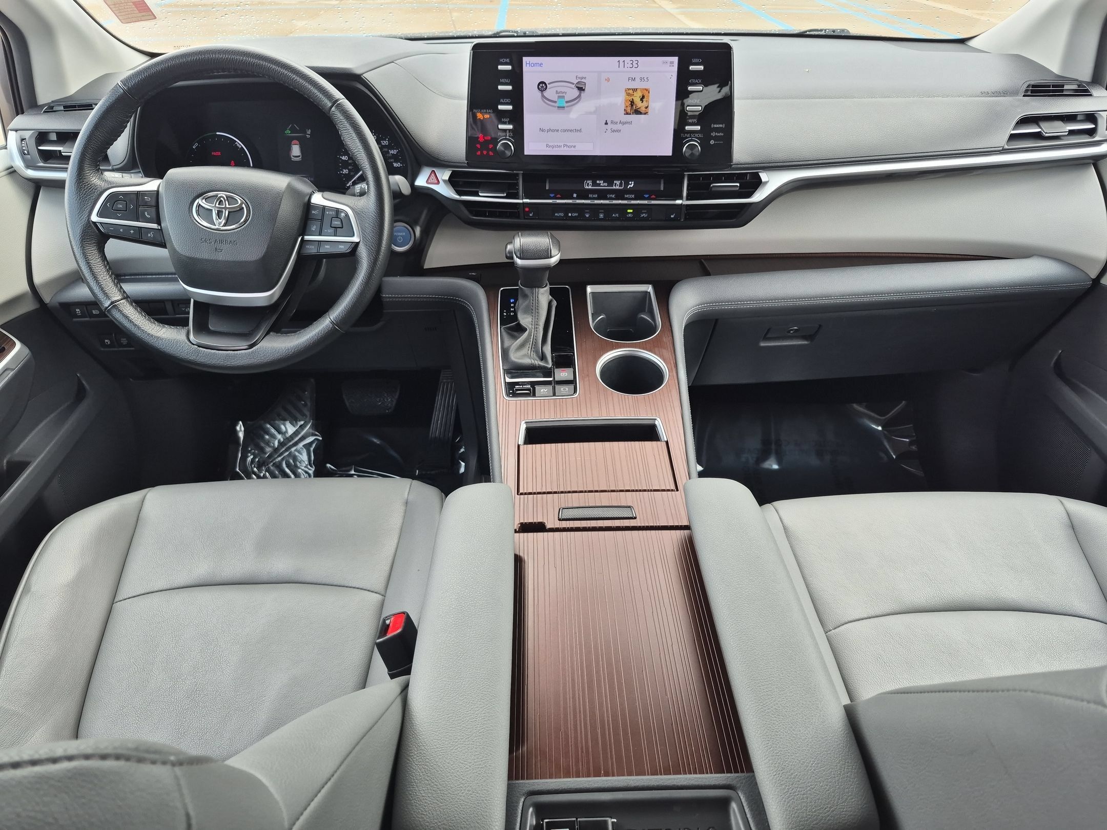 Used 2023 Toyota Sienna XLE AWD/4WD image 25