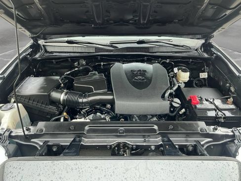 Used 2022 Toyota Tacoma SR5 w/ Technology Package AWD/4WD image 18