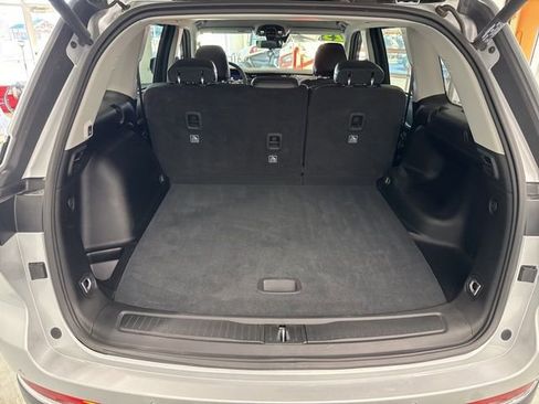 Used 2023 Jeep Grand Cherokee Limited w/ Luxury Tech Group II image 10