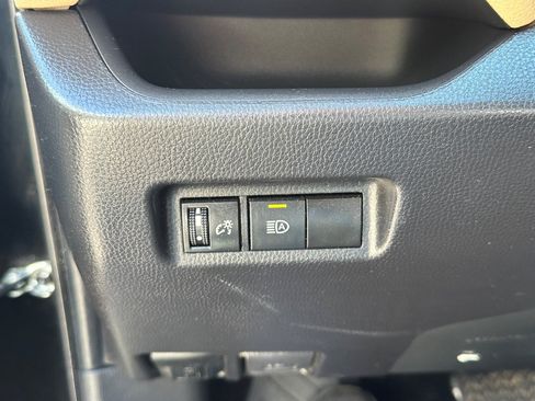 Used 2021 Toyota RAV4 XLE FWD image 33