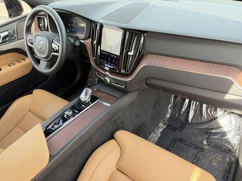 Certified 2023 Volvo XC60 B6 Ultimate w/ Climate Package image 14