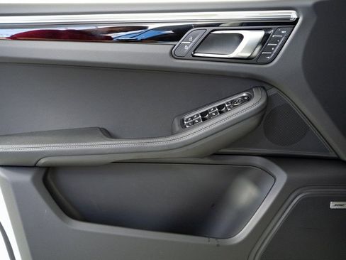 New 2026 Porsche Macan image 6