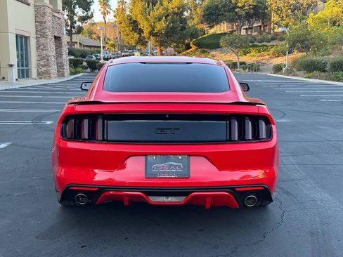 Used 2017 Ford Mustang GT RWD image 4