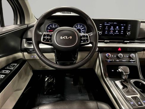 Used 2024 Kia Carnival LX FWD image 8