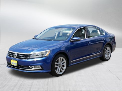 Used 2017 Volkswagen Passat 1.8T SEL Premium FWD image 3