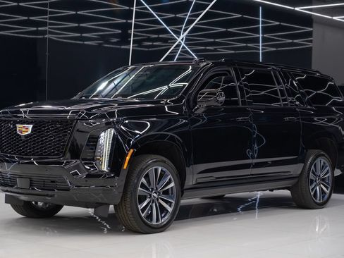 Used 2026 Cadillac Escalade ESV Sport AWD/4WD image 2