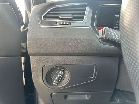 Used 2022 Volkswagen Tiguan SE R-Line image 17