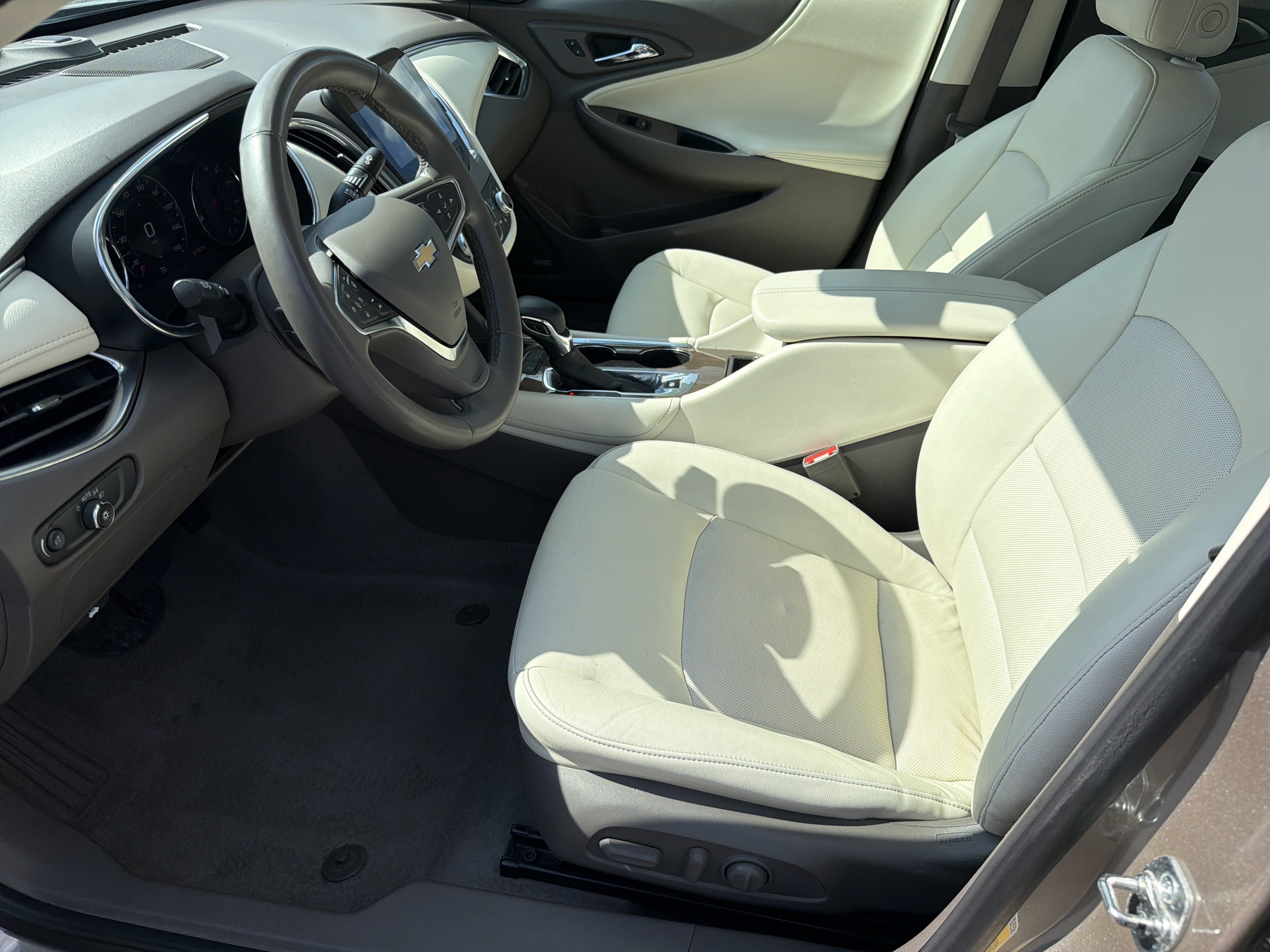Used 2025 Chevrolet Equinox LT AWD/4WD image 19