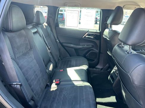 Used 2023 Mitsubishi Outlander SE Black Edition image 13