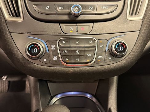 Used 2025 Chevrolet Malibu LT FWD image 16