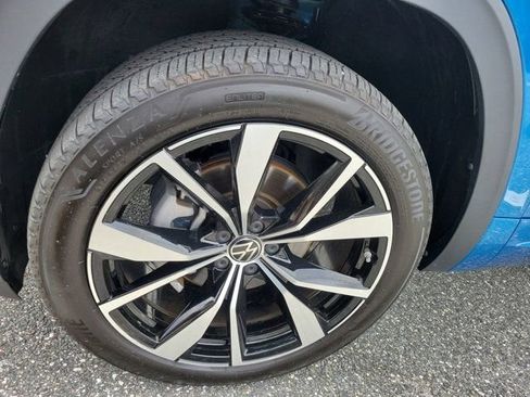 Used 2025 Volkswagen Atlas Cross Sport SEL Premium R-Line image 17