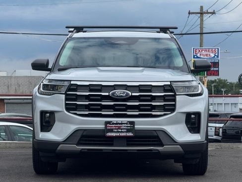 Used 2025 Ford Explorer Active w/ Active Comfort Package AWD/4WD image 2