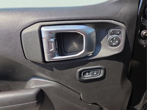 Used 2023 Jeep Gladiator Mojave image 12