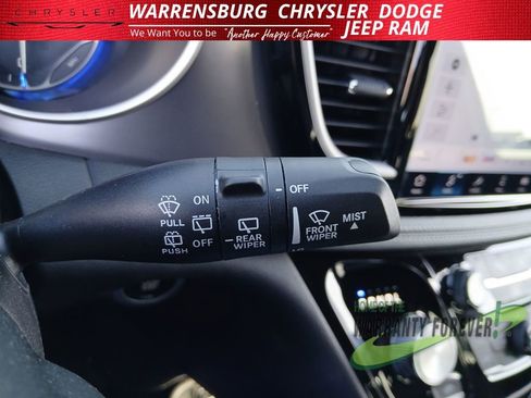 New 2026 Chrysler Pacifica Select image 19