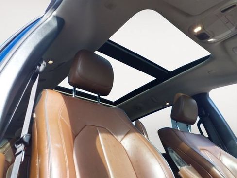 Used 2017 Chrysler Pacifica Limited w/ UConnect Theater Package FWD image 12