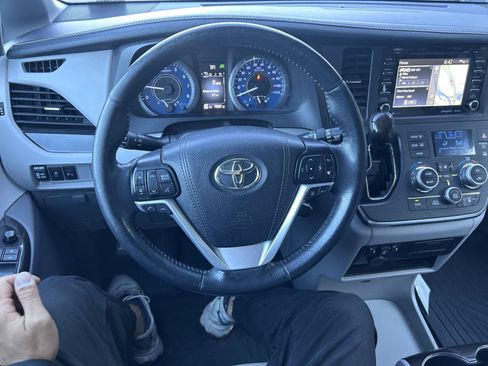 Used 2019 Toyota Sienna XLE w/ XLE Navigation Package AWD/4WD image 16