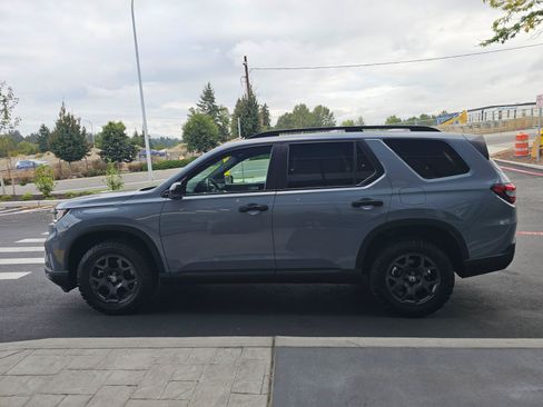 Used 2024 Honda Pilot TrailSport image 4
