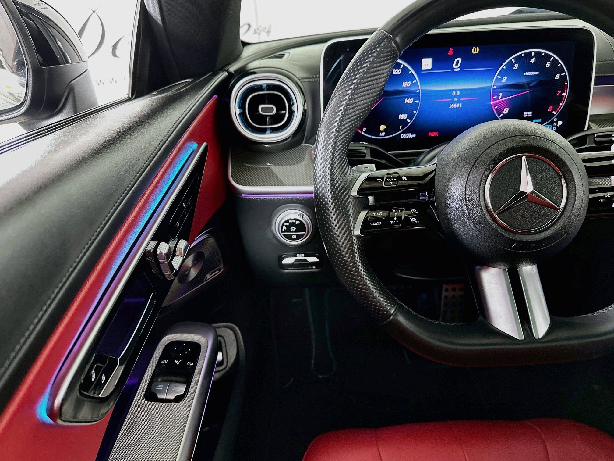 Used 2024 Mercedes-Benz CLE 300 4MATIC Coupe image 10