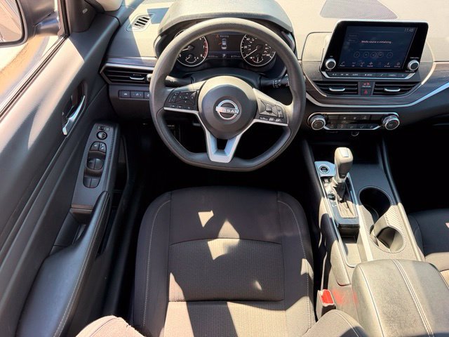Used 2025 Nissan Altima 2.5 SV FWD image 13