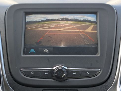 Used 2018 Chevrolet Equinox LT FWD image 24